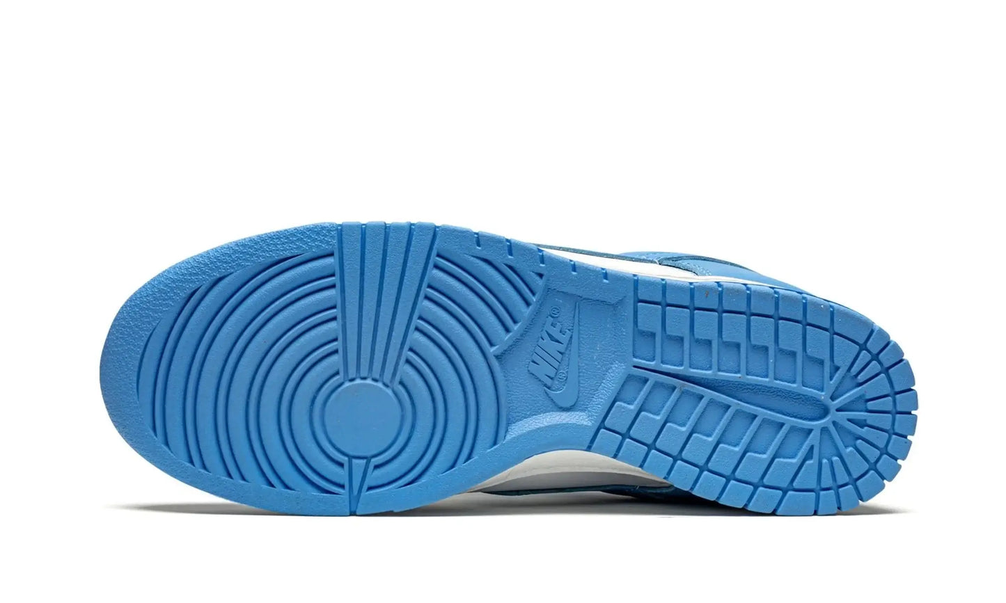 Tênis Nike Dunk Low "University Blue" Azul / Branco