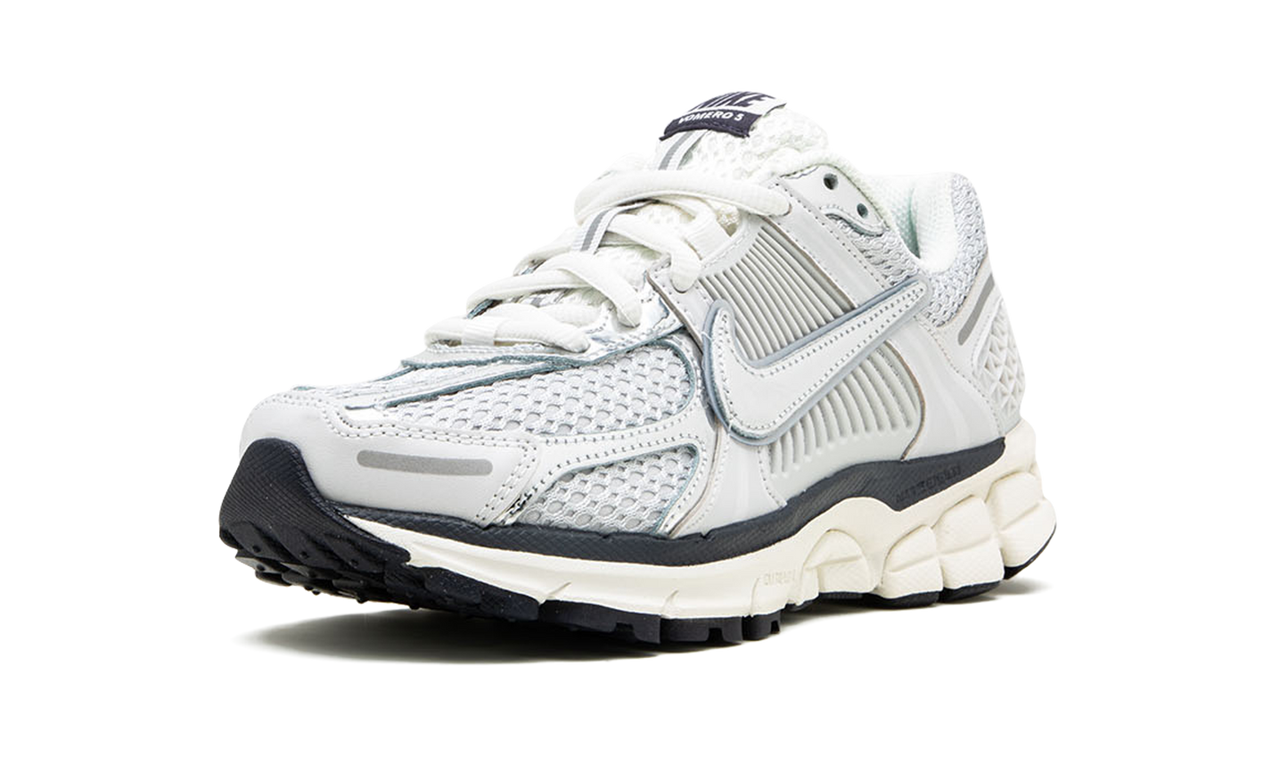 Nike Vomero 5 "Photon Dust"