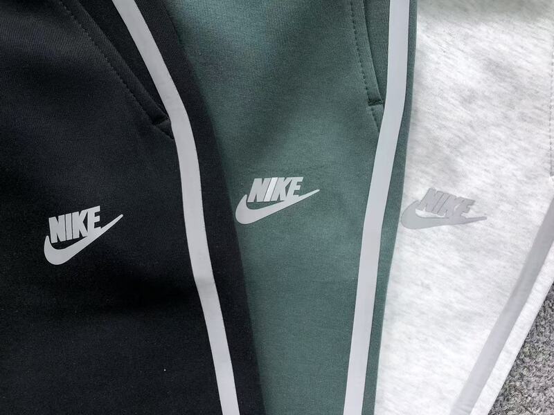 Conjunto Nike Tech Fleece Preto Refletivo