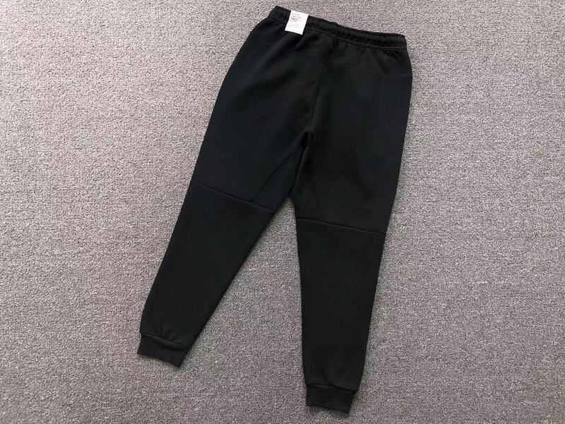 Conjunto Nike Tech Fleece Preto Refletivo