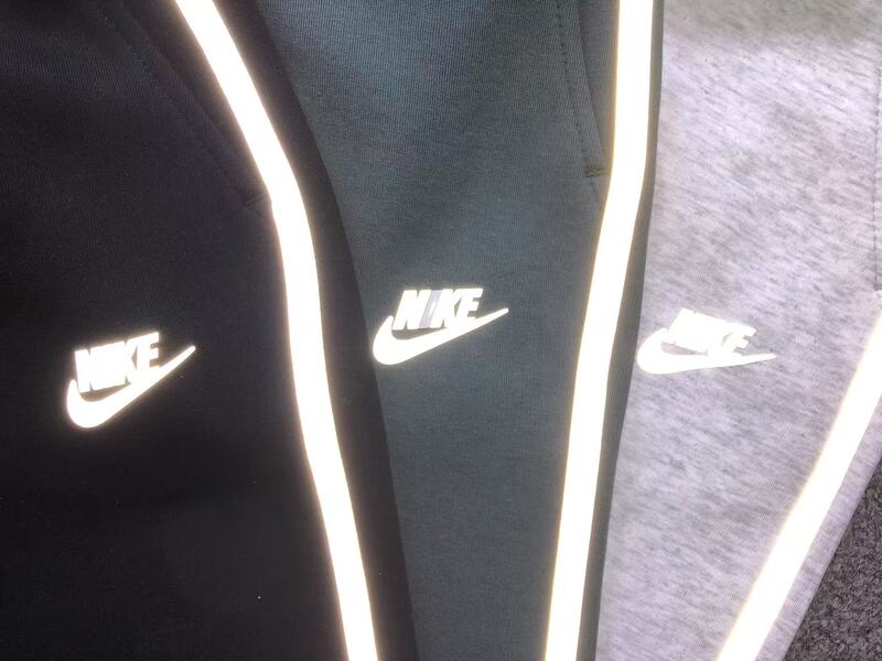 Conjunto Nike Tech Fleece Preto Refletivo