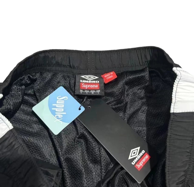 Conjunto Supreme X Umbro Preto "Itália"