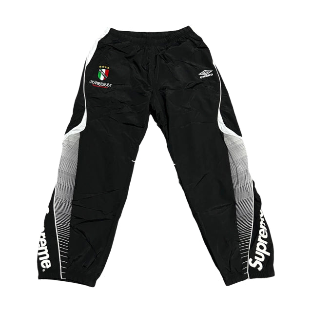 Conjunto Supreme X Umbro Preto "Itália"