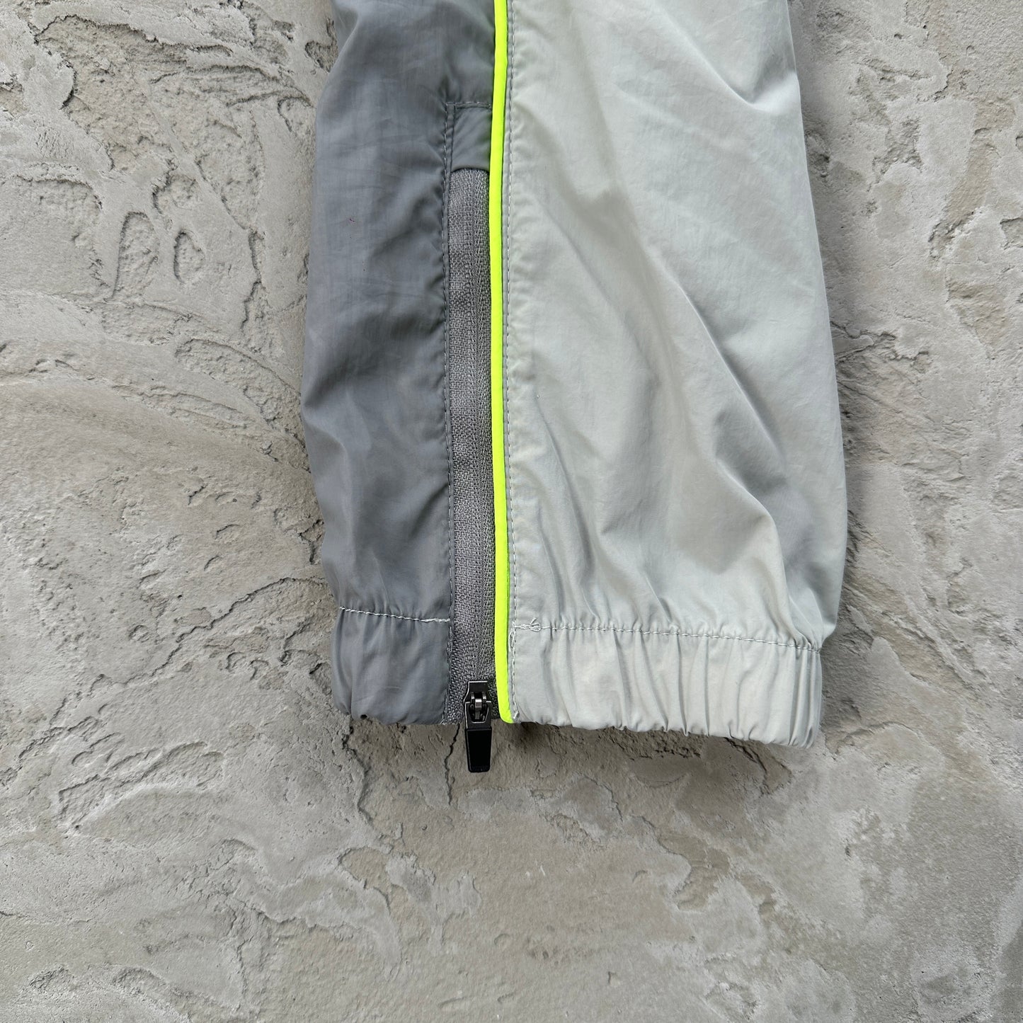 Conjunto Corta Vento SYNA World Cinza e Verde