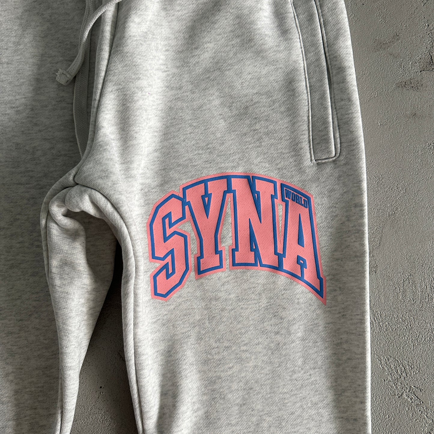 Conjunto SYNA World Cinza/Azul/Rosa
