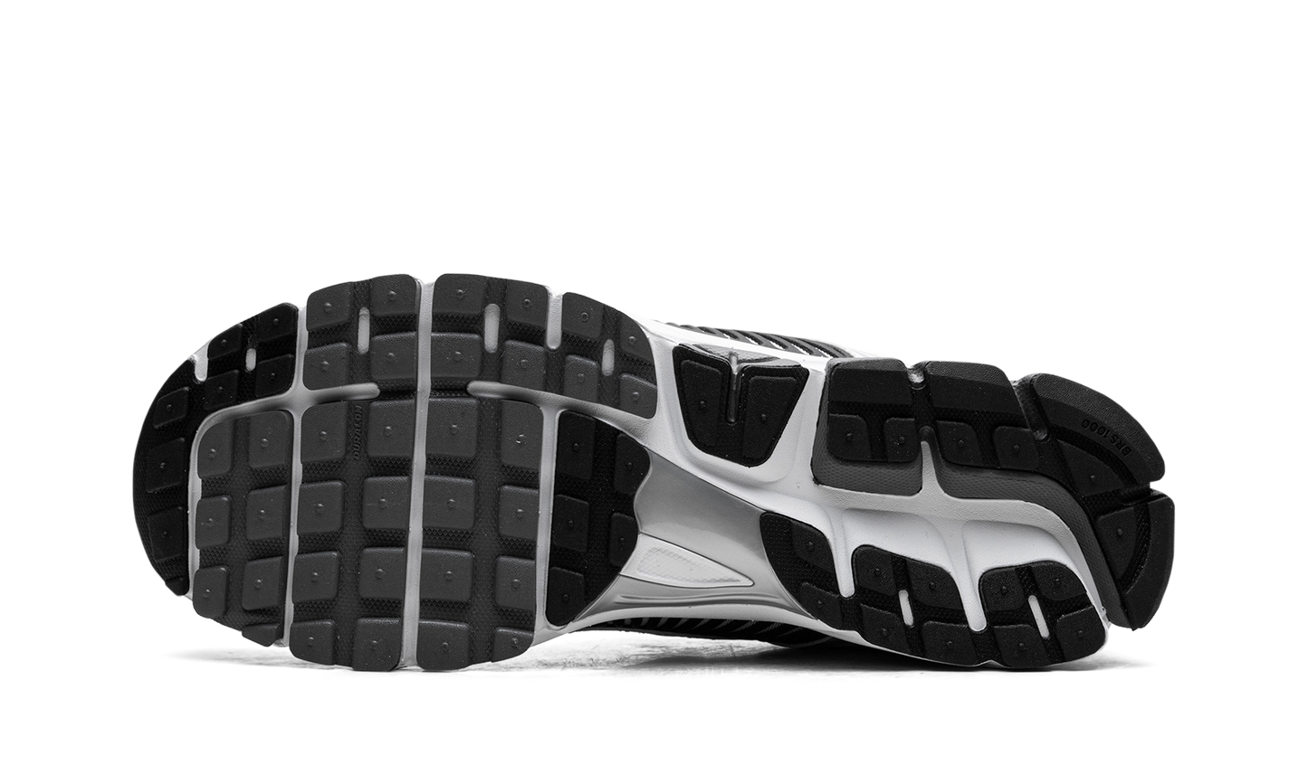 Nike Zoom Vomero 5 SE SP "Black / Metallic Silver"