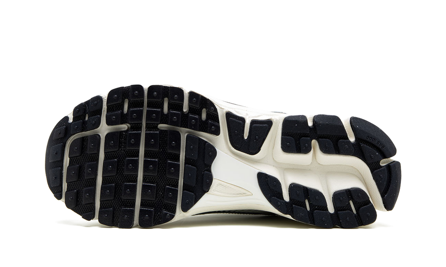 Nike Vomero 5 "Photon Dust"