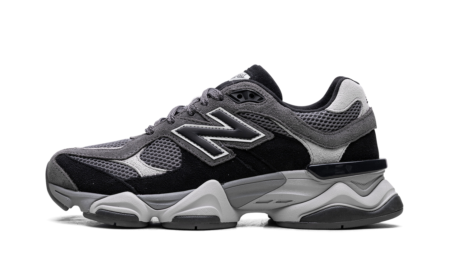 9060 "Black / Casterock"
