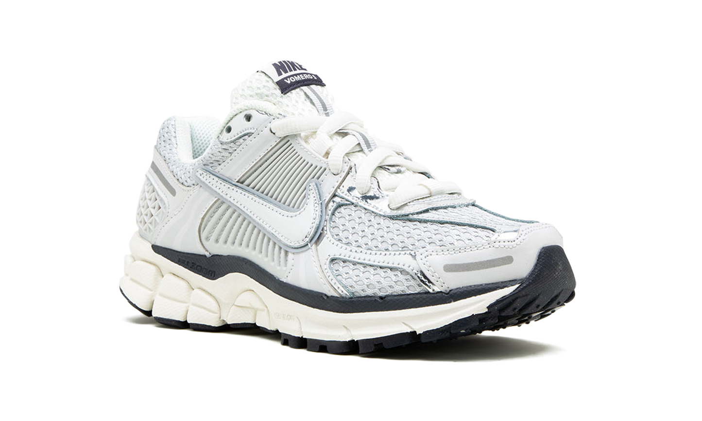 Nike Vomero 5 "Photon Dust"