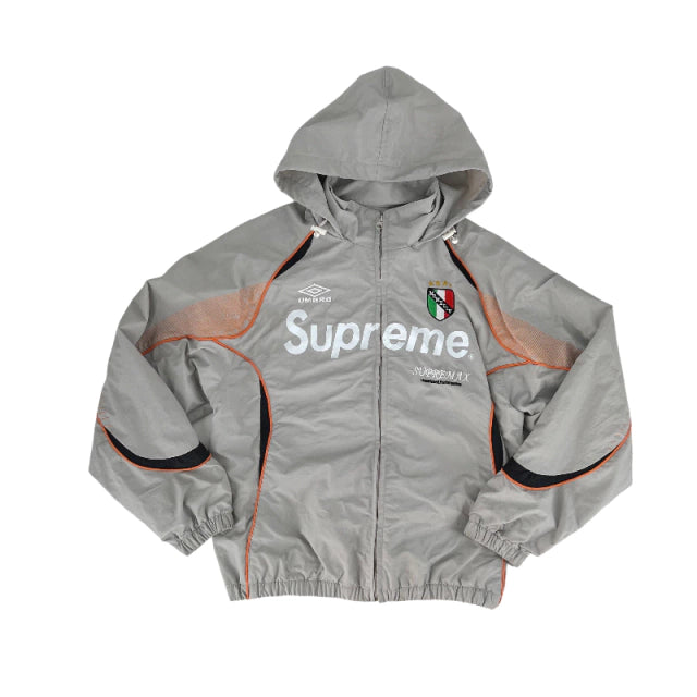 Conjunto Supreme X Umbro Cinza "Itália"