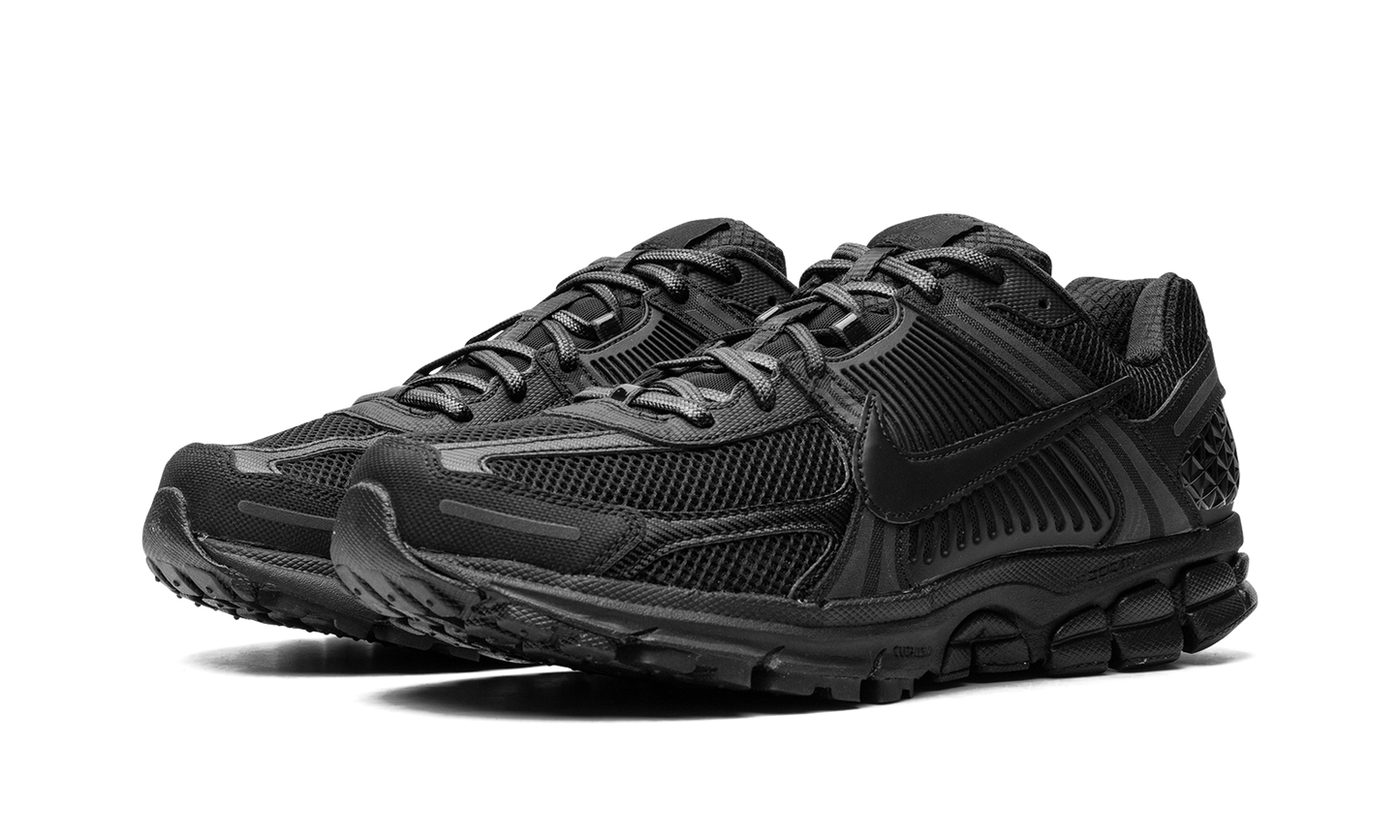 Nike Zoom Vomero 5 "Triple Black"