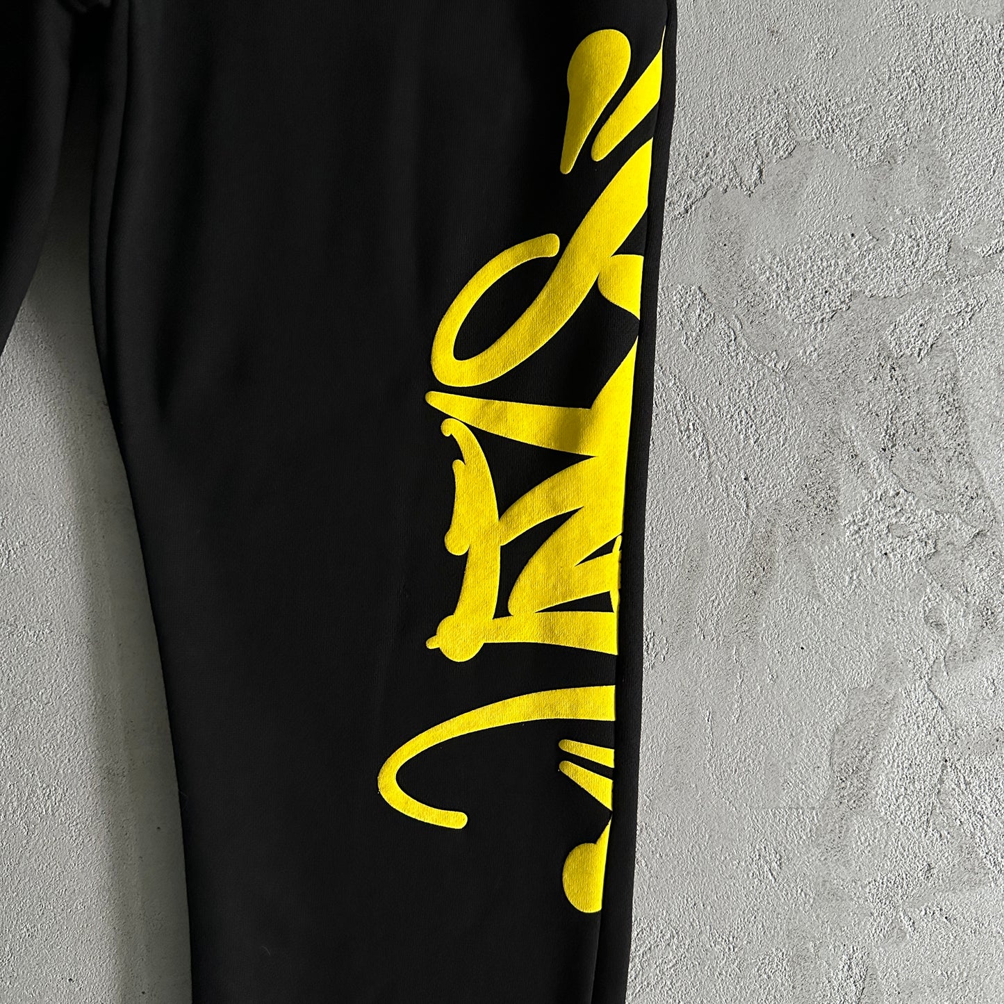 Conjunto SYNA World Preto e Amarelo