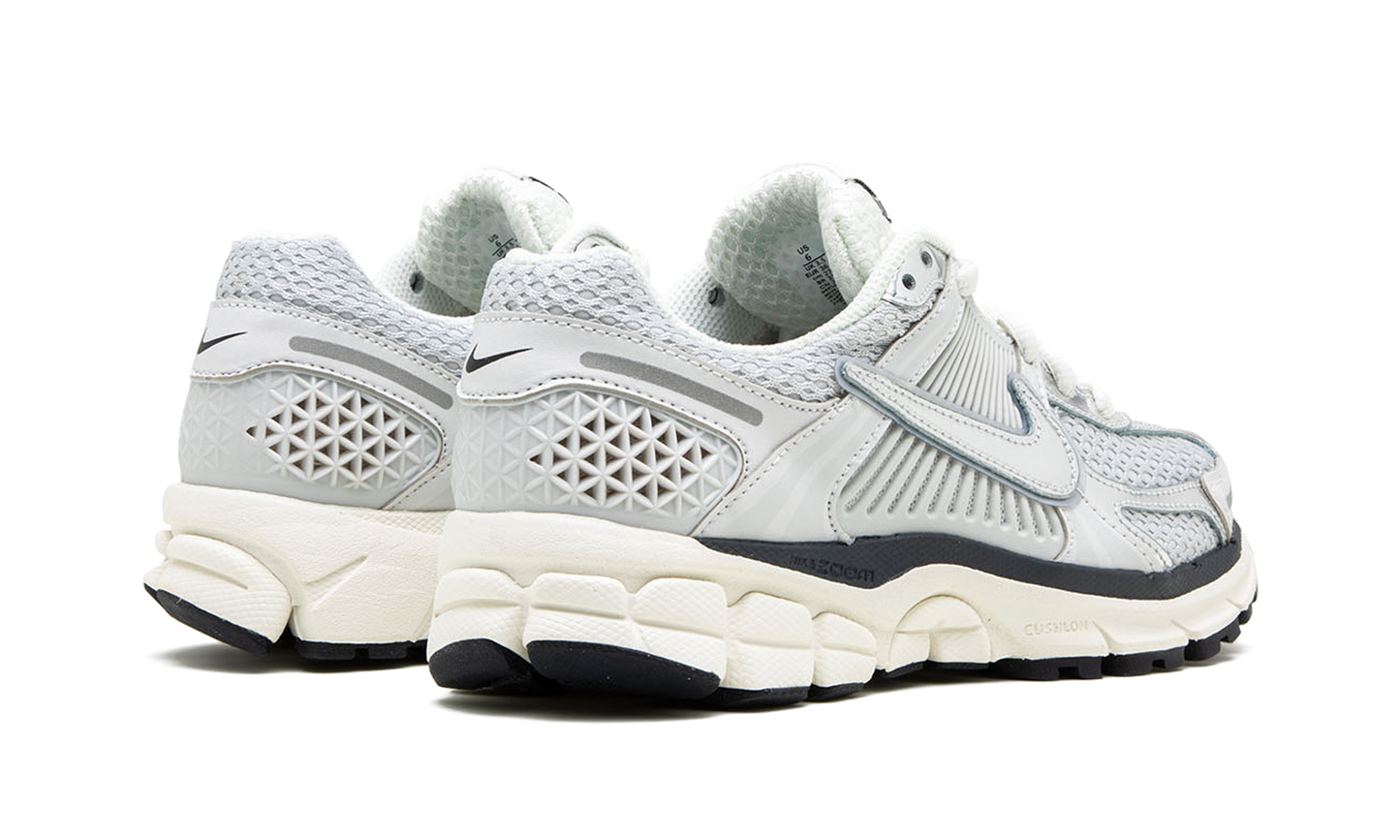 Nike Vomero 5 "Photon Dust"