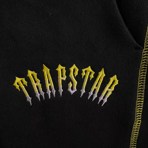Conjunto Trapstar Rongate Arch Chenille x Central Cee Preto/Amarelo