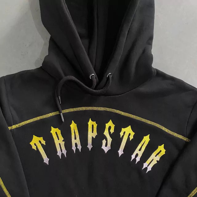Conjunto Trapstar Rongate Arch Chenille x Central Cee Preto/Amarelo