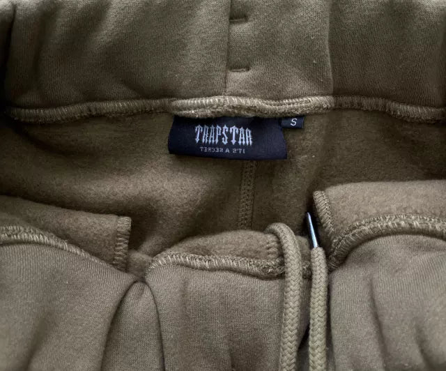 Conjunto Trapstar Chenille Decoded Verde Militar