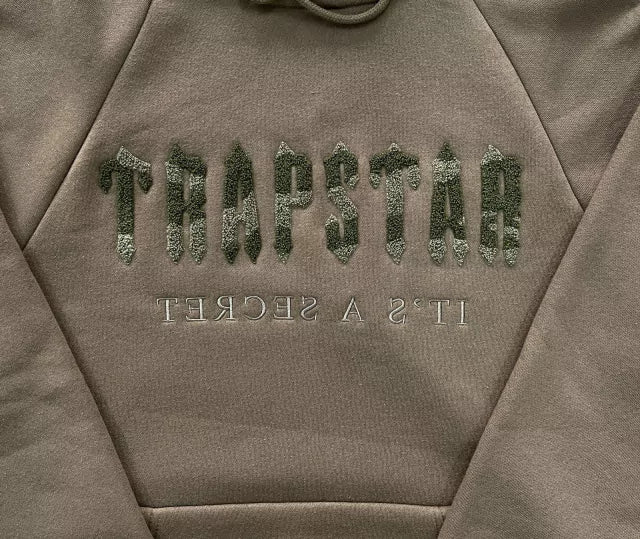 Conjunto Trapstar Chenille Decoded Verde Militar